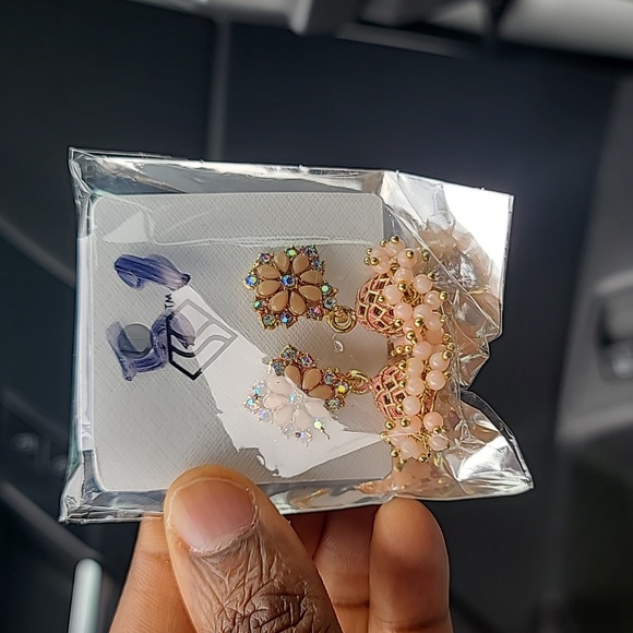 Costume Women's Earrings - Picture 1 of 3